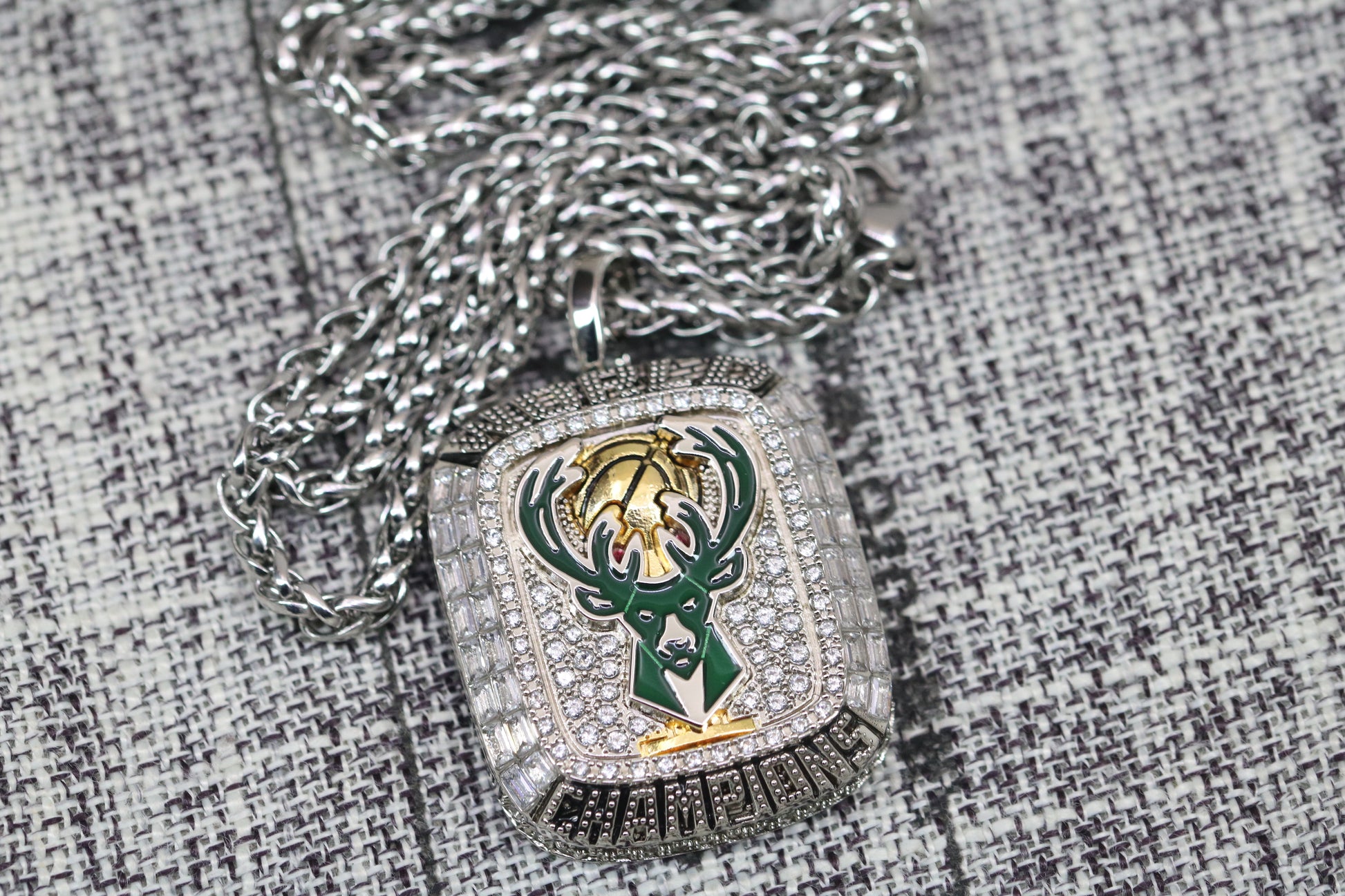 Milwaukee Bucks NBA Championship Pendant Replica (2021) - Premium Series - Rings For Champs, NFL rings, MLB rings, NBA rings, NHL rings, NCAA rings, Super bowl ring, Superbowl ring, Super bowl rings, Superbowl rings, Dallas Cowboys