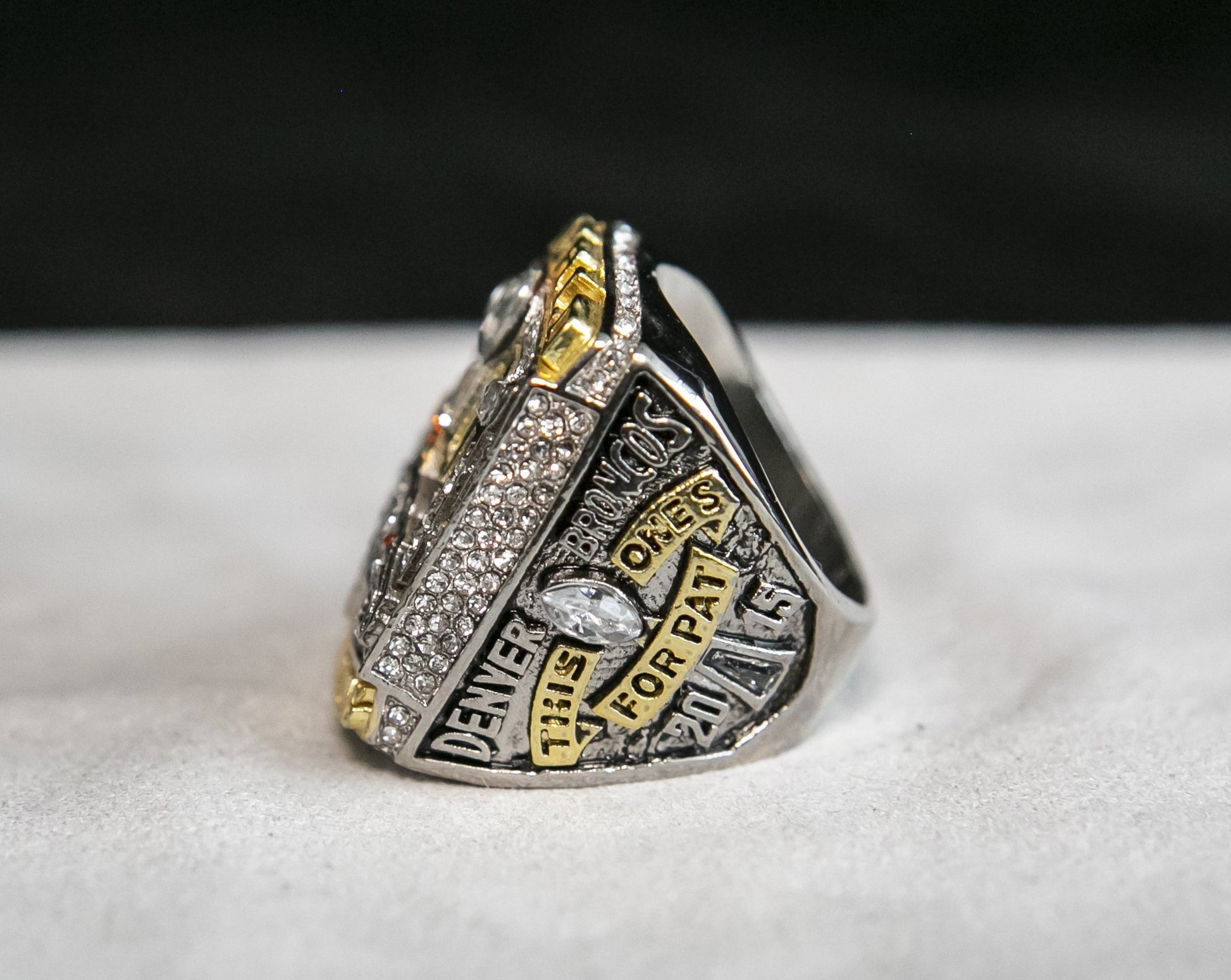 Denver Broncos Super Bowl Ring (2015) - Rings For Champs, NFL rings, MLB rings, NBA rings, NHL rings, NCAA rings, Super bowl ring, Superbowl ring, Super bowl rings, Superbowl rings, Dallas Cowboys