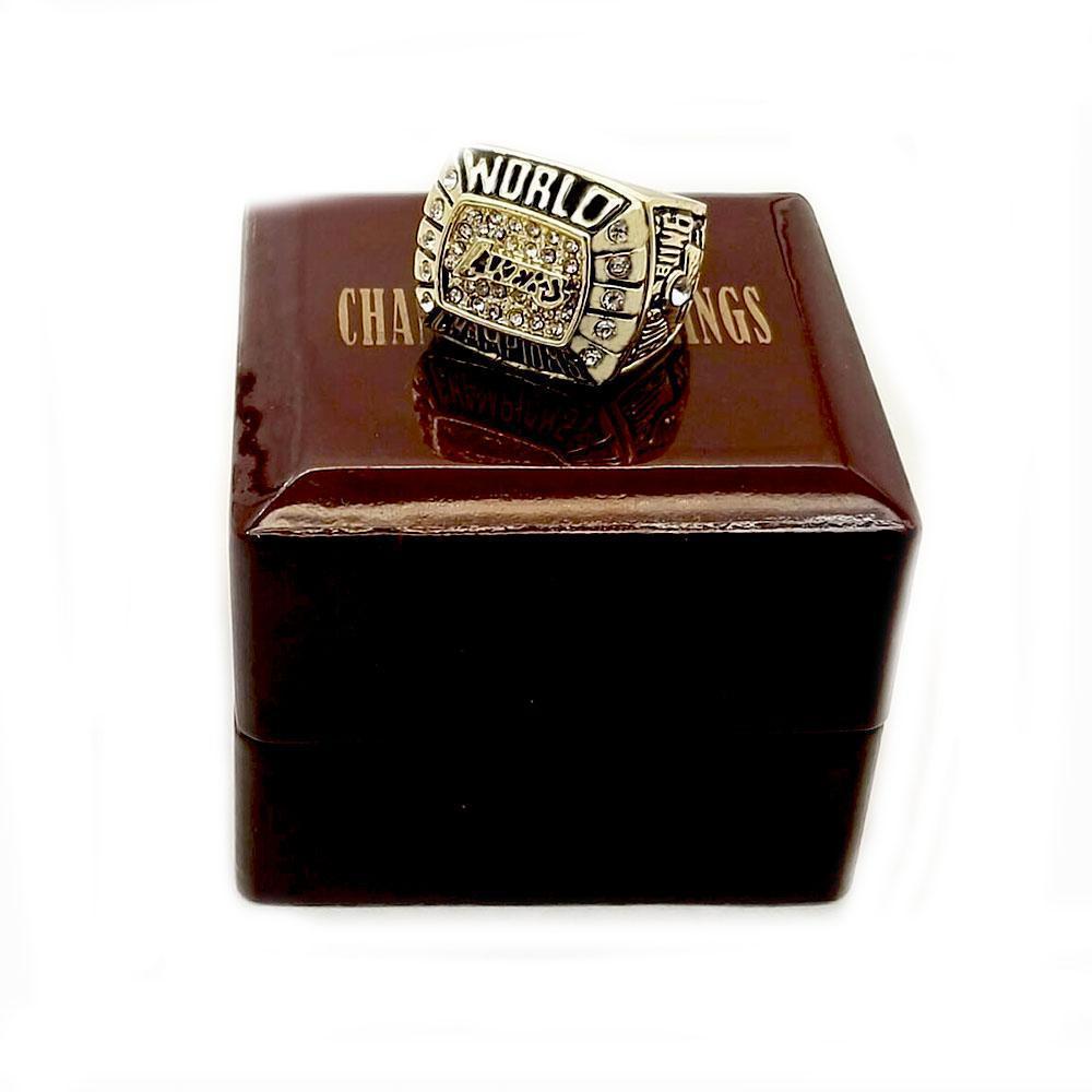 Los Angeles Lakers NBA Championship Ring (2000) - Kobe Bryant - Rings For Champs, NFL rings, MLB rings, NBA rings, NHL rings, NCAA rings, Super bowl ring, Superbowl ring, Super bowl rings, Superbowl rings, Dallas Cowboys