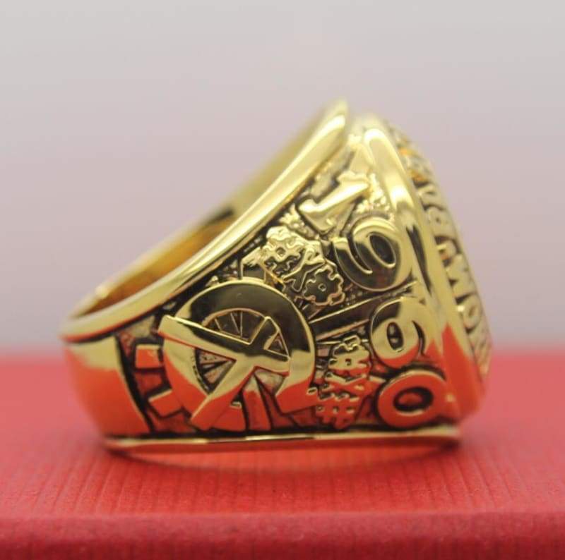 Chicago Blackhawks Stanley Cup Ring (1961) - Premium Series - Rings For Champs, NFL rings, MLB rings, NBA rings, NHL rings, NCAA rings, Super bowl ring, Superbowl ring, Super bowl rings, Superbowl rings, Dallas Cowboys